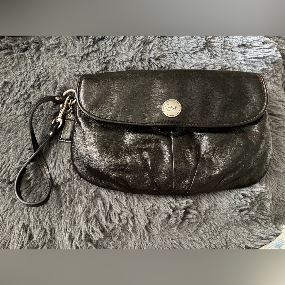 Vintage Coach Black Leather Wristlet Clutch with Logo Medallion